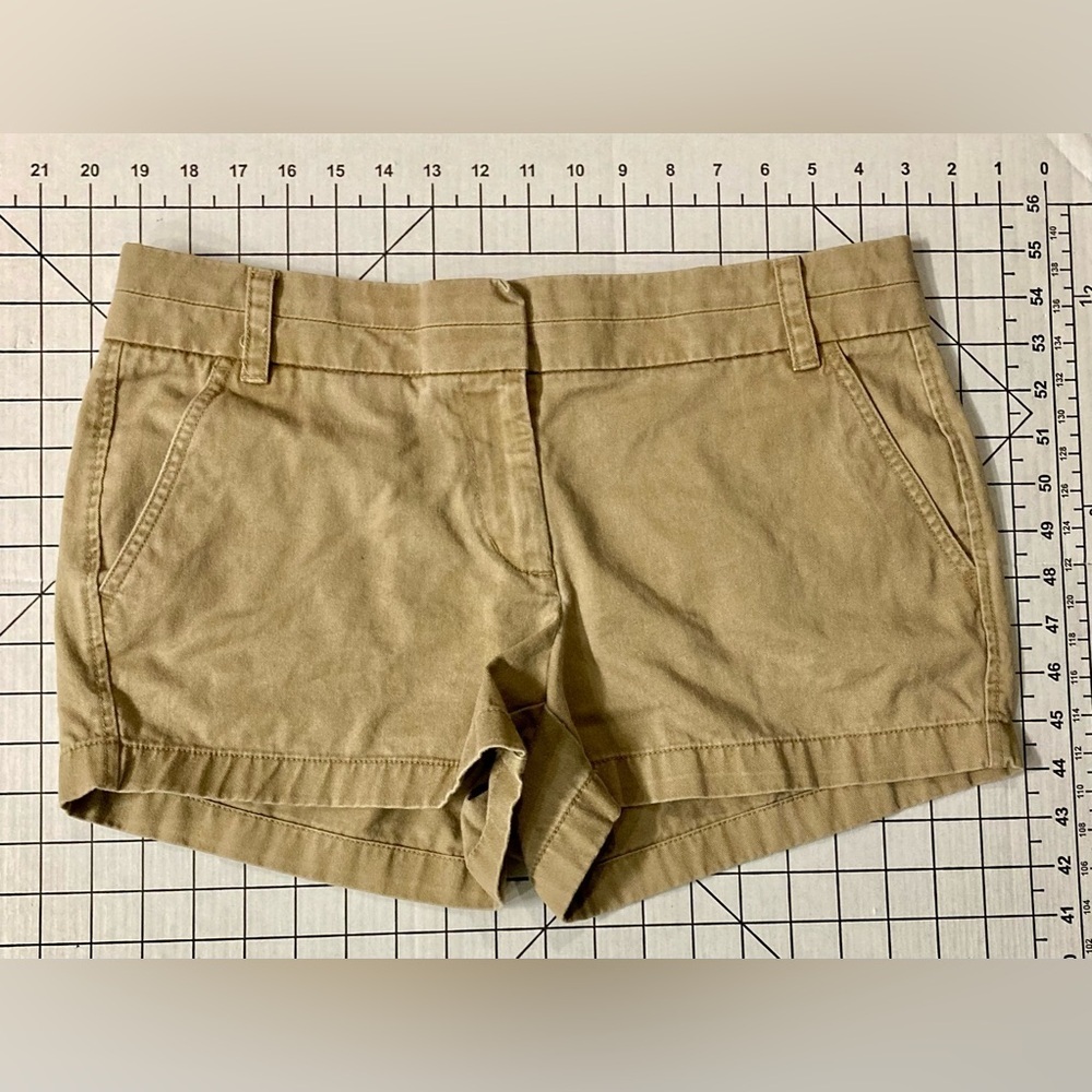 J. Crew Women’s Size‎ 6 Tan Chino Shorts